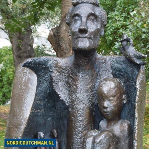 Een afbeelding van het Astrid Lindgren memorial beeldje in Tegnérlunden park waar ze de inspiratie vond voor Mio, mijn Mio