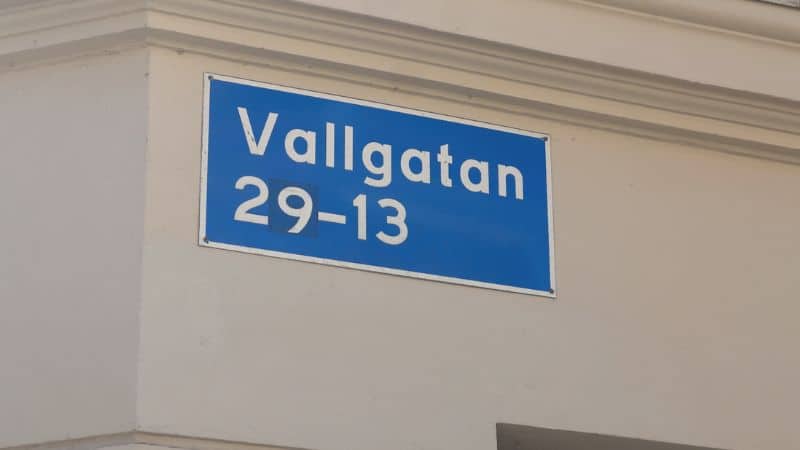 Een straatnaambordje van de Vallgatan in Gotenburg