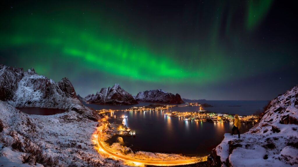 het noorderlicht boven reine lofoten noorwegen