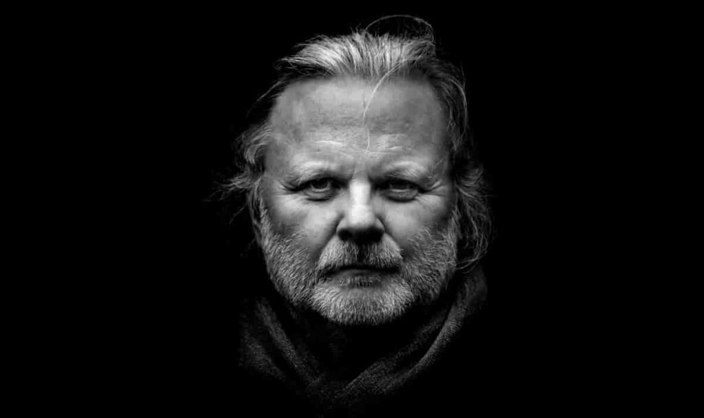 Portretfoto van de Noorse schrijver Jon Fosse