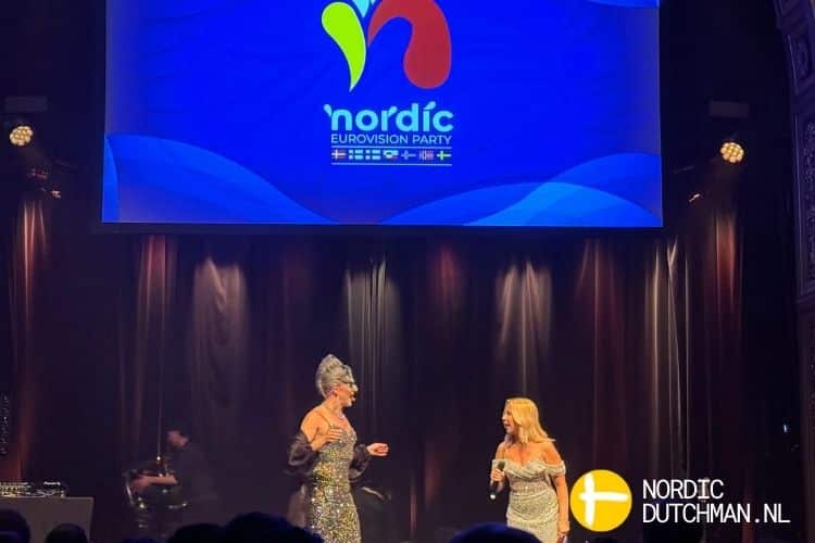 de twee presentatrices van de eurovisie party in Stockholm Zweden