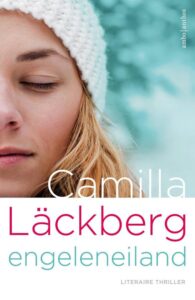 de cover van het boek engeleneiland fjallbacka 8 van camilla lackberg