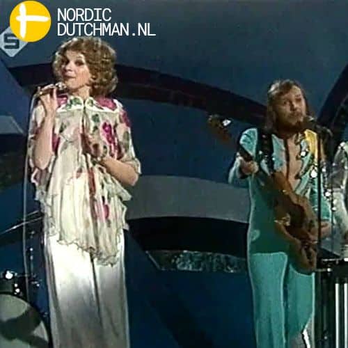 teach-in op het eurovisie songfestival podium in stockholm zweden in 1975 met hun winnende lied ding-a-dong